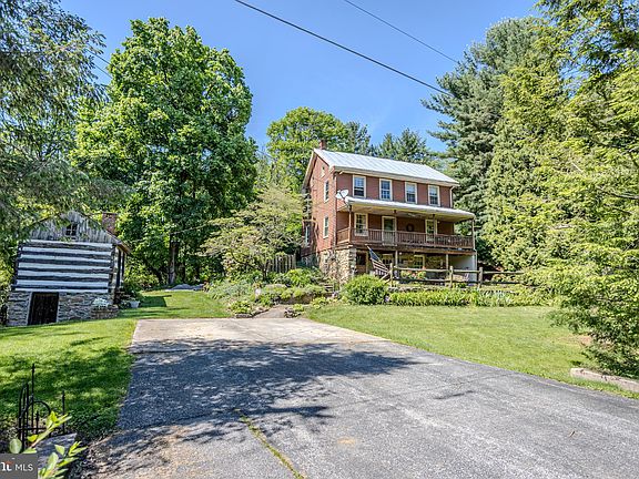 3rd image of 497 Laurence Dr