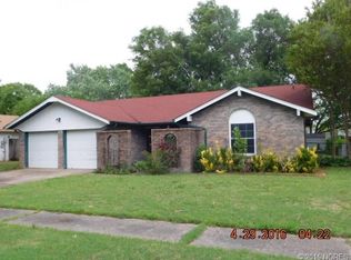 420 Fairfax Dr, Muskogee, OK 74403