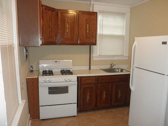 4th image of 6833 Holabird Ave