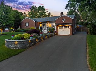 30 Fairwood Farms Dr, West Hartford, CT 06107