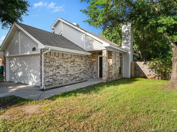 9013 Gainsborough Ct, Fort Worth, TX 76134