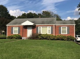 90 1st St, Bassett, VA 24078