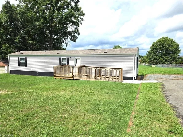 126 Sheraton Ct, King, NC 27021