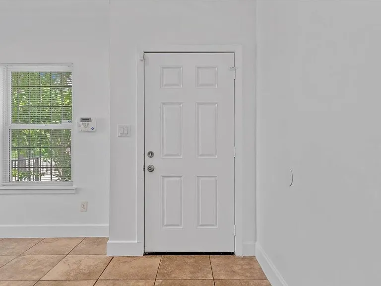 2514 Bennington St — Photo 7