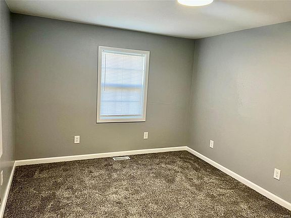5th image of 2951 Hillcrest Ave