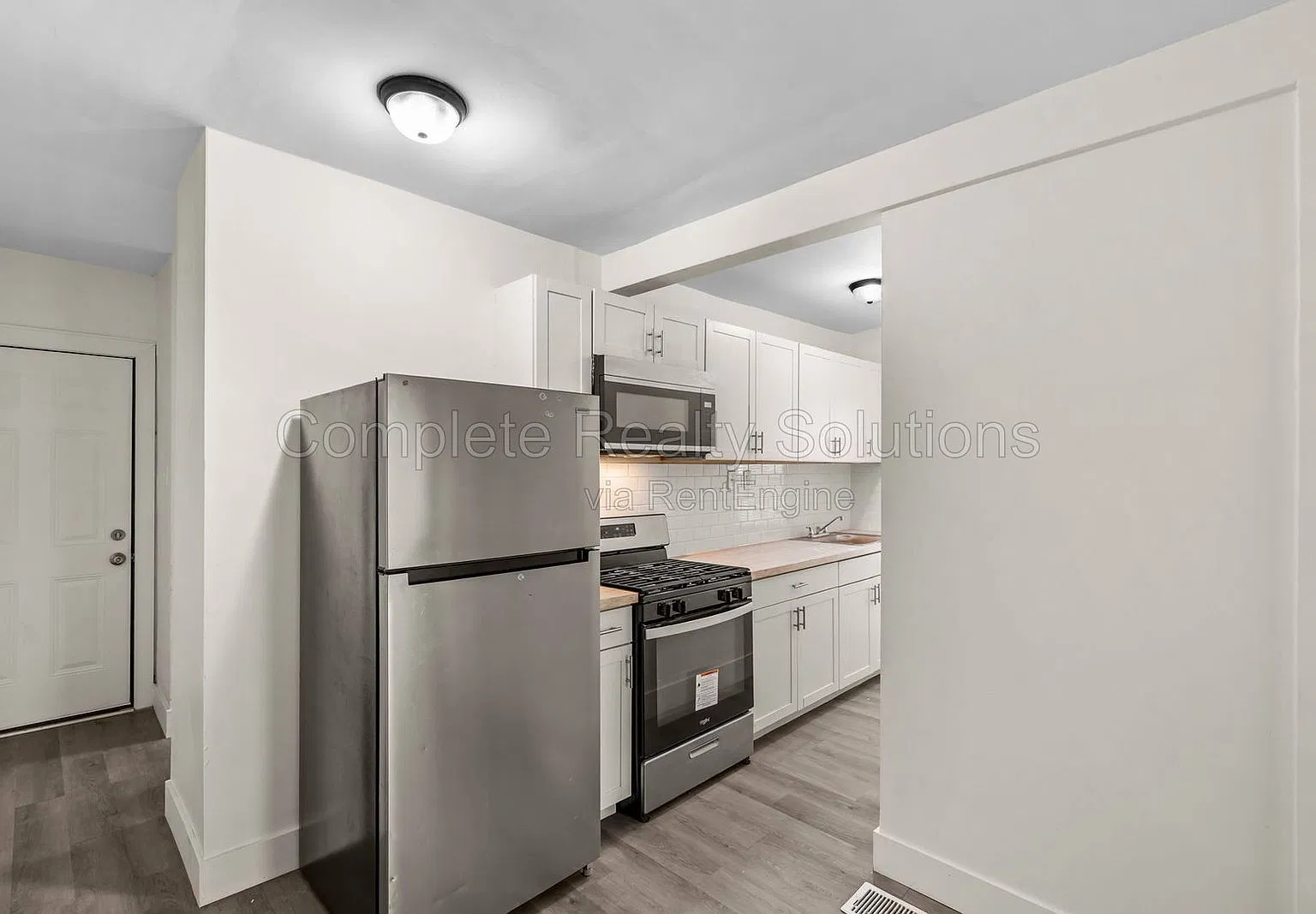 2 bed, 1.0 bath, 895 sqft, $1,150 — Photo 2