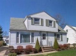 29431 Parkwood Dr, Wickliffe, OH 44092