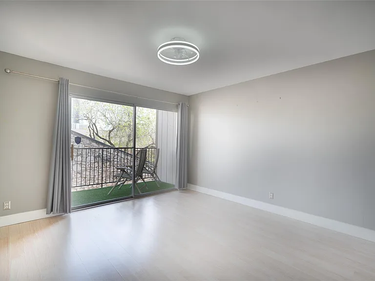 500 E Riverside Dr #242 — Photo 23