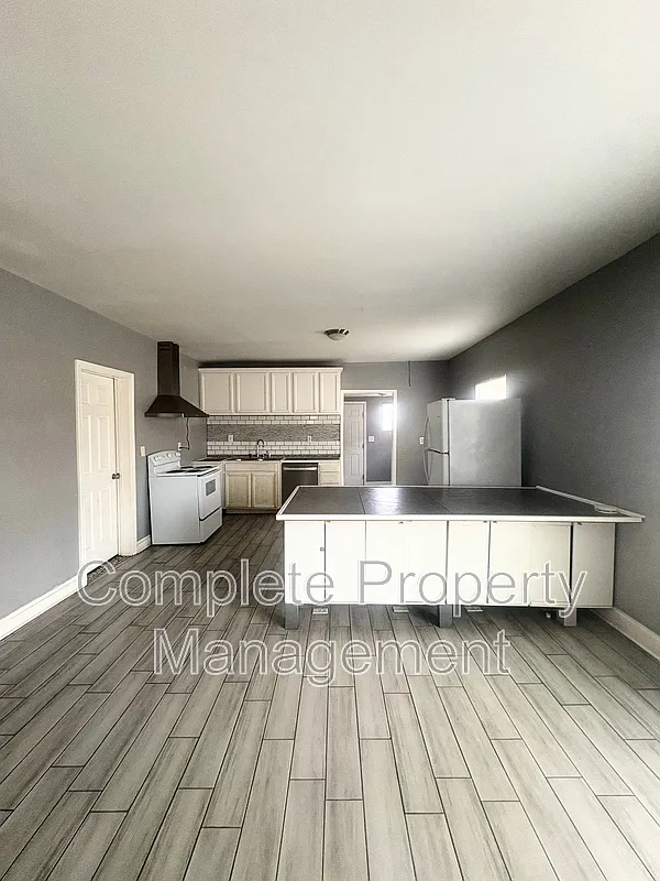 3 bed, 3.0 bath, 1519 sqft, $1,250 — Photo 2