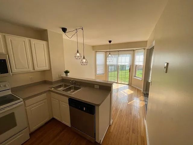 8869 Ironwood Dr — Photo 6