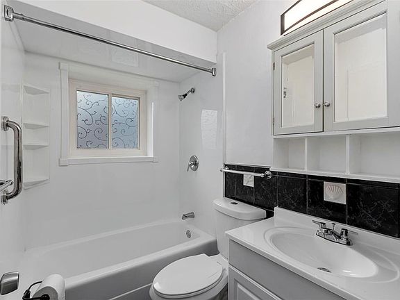 3rd image of 6930 Roberts Ave