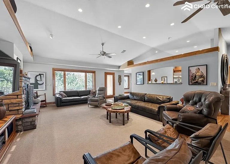 1001 Belvedere Ct — Photo 9