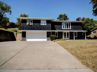 3205 12th Ave, Moline, IL 61265