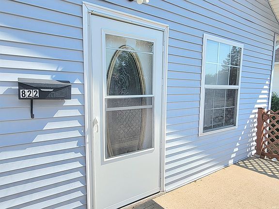 3rd image of 822 N Olive St