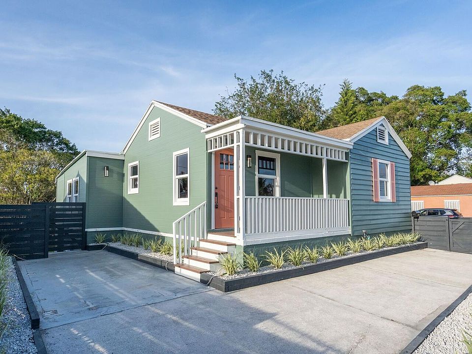 1st image of 923 Summit Boulevard