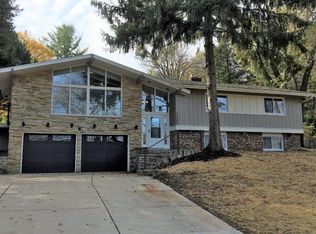 17255 Holly Ln, Brookfield, WI 53045