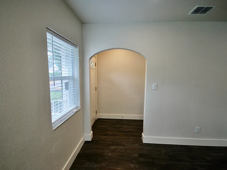 230 E Concord St — Photo 12