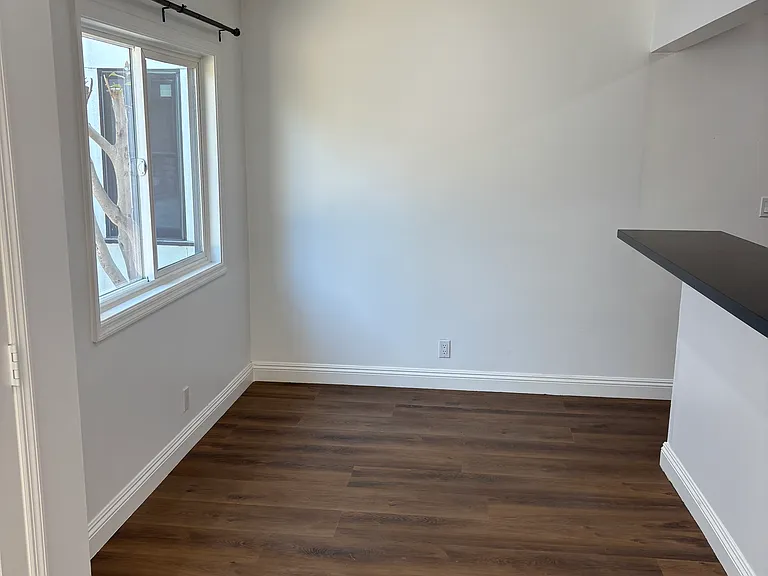 371 Freeman Ave — Photo 4