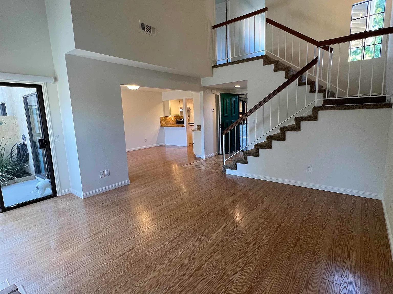 942 Tennyson Ln — Photo 3