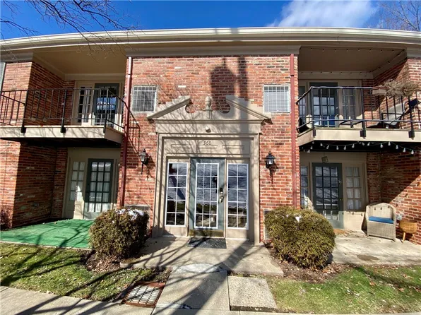 960 Chatham Park Dr APT J, Pittsburgh, PA 15216