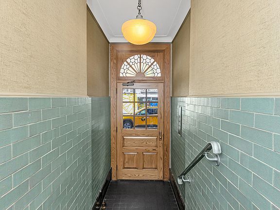 5th image of 233 E 54th St APT 1C