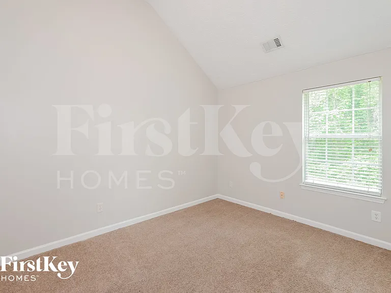 4447 Chester Ln — Photo 11