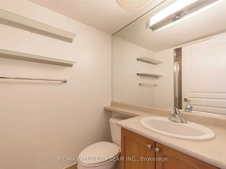 18 Yonge St #1809 — Photo 8