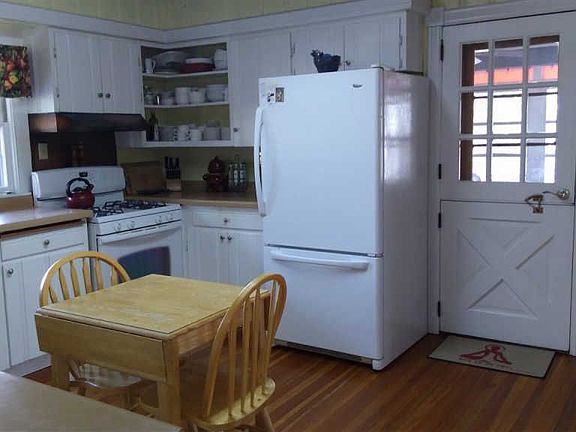 4th image of 136 W Liberty St