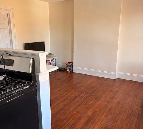 4th image of 42 Carpenter Avenue