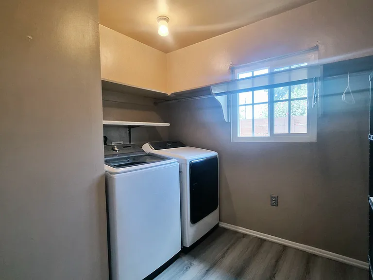 N Sierra Way — Photo 9