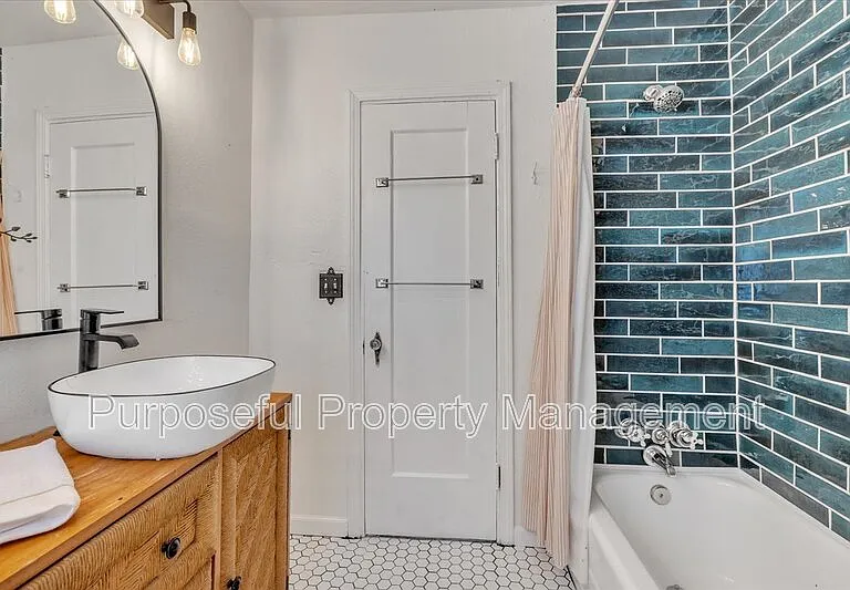 1832 NW 34th St — Photo 17
