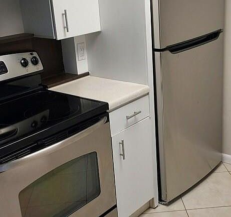 2nd image of 2045 Cambridge C #2045