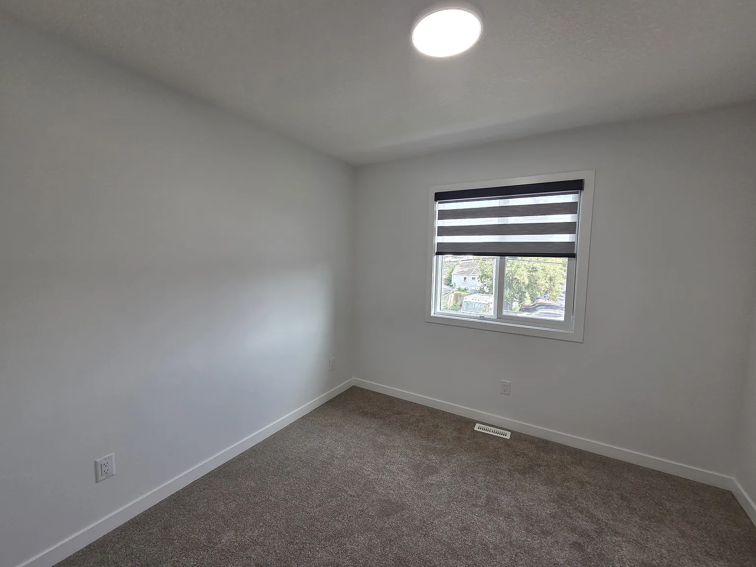 Main 1 — Photo 3