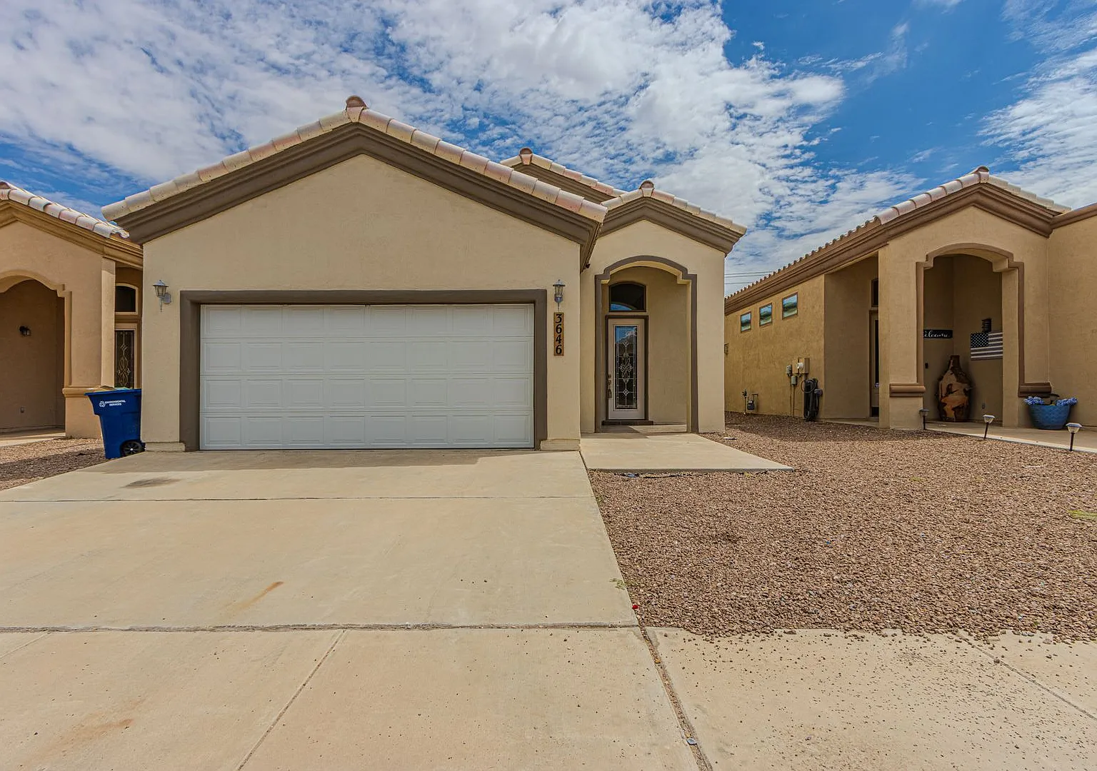 Great home in the Las Palmas gated community — Photo 1