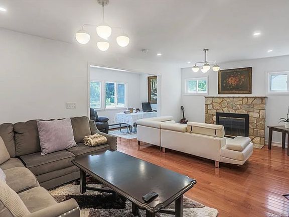 3rd image of 1143 Shippan Ave #1