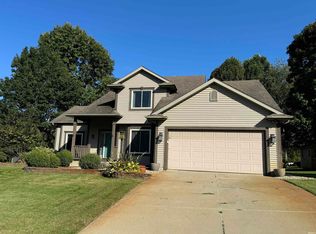 55320 Suncrest Dr, New Carlisle, IN 46552
