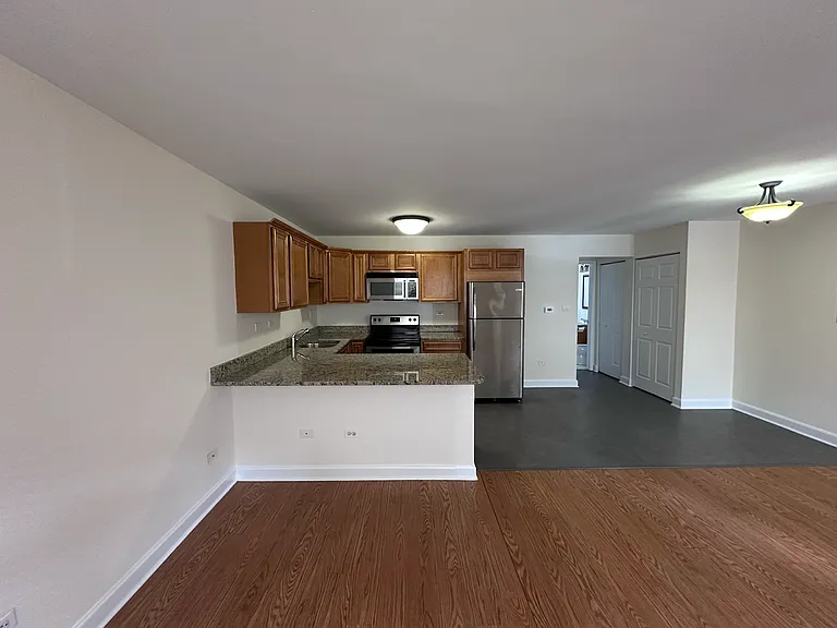 1004 Des Plaines Ave — Photo 5