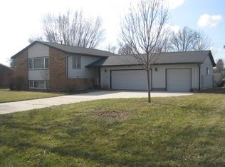 11810 3rd St, Milan, IL 61264
