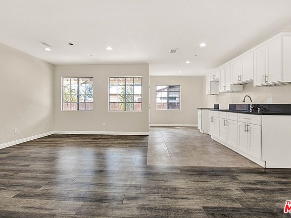 4th image of 1026 Newton St