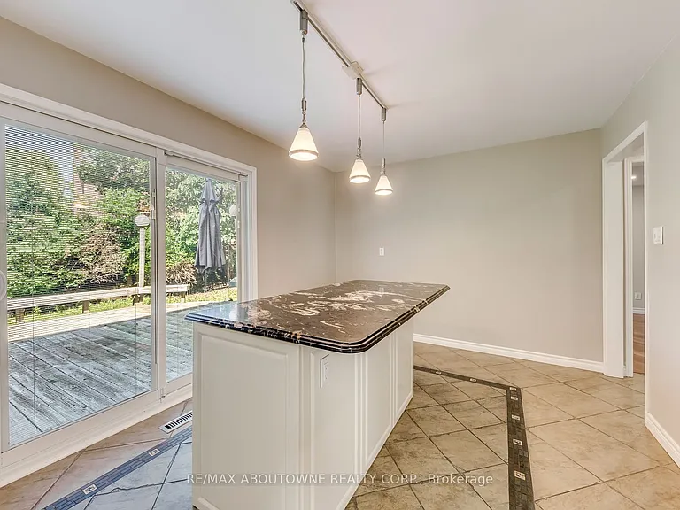 1124 Notley Cres — Photo 18