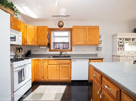 5th image of 189 Martha St