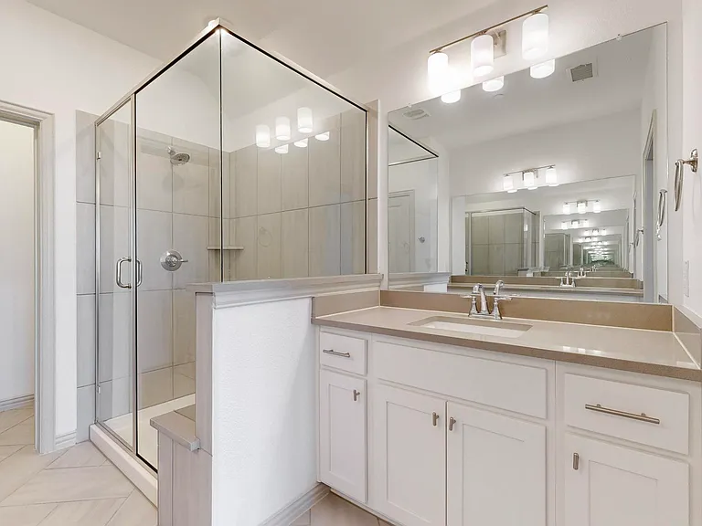 4325 Oliver Dr — Photo 2