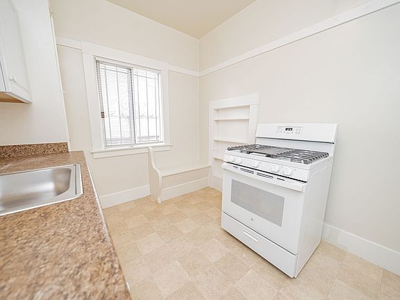 5th image of 4120 Emerald St #2