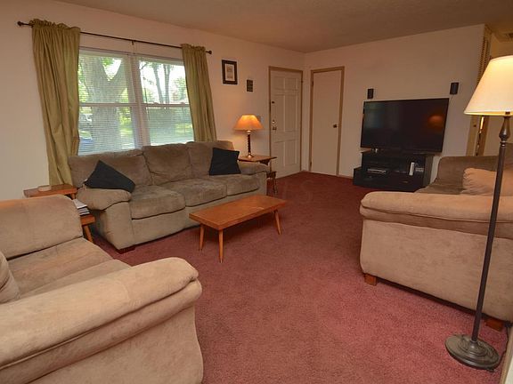 5th image of 243 Imperial Dr