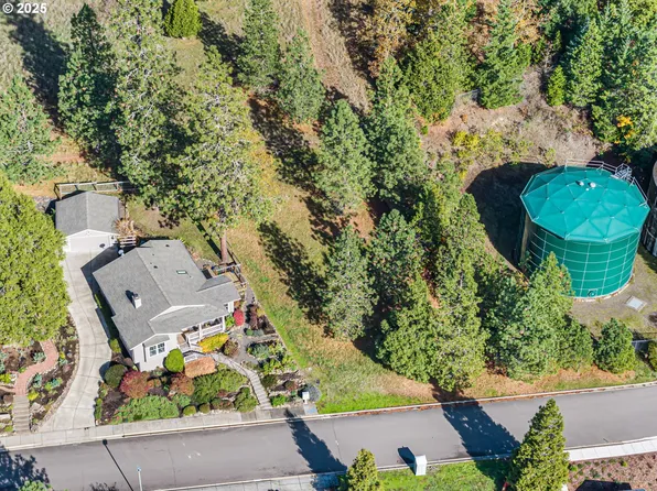 E 1st St, Lowell, OR 97452