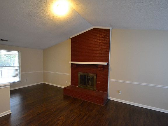 2nd image of 427 Vista Grande Cres