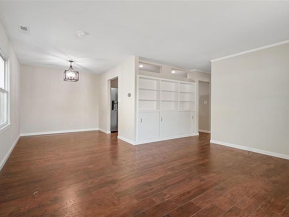 5th image of 1316 Woodgate Dr