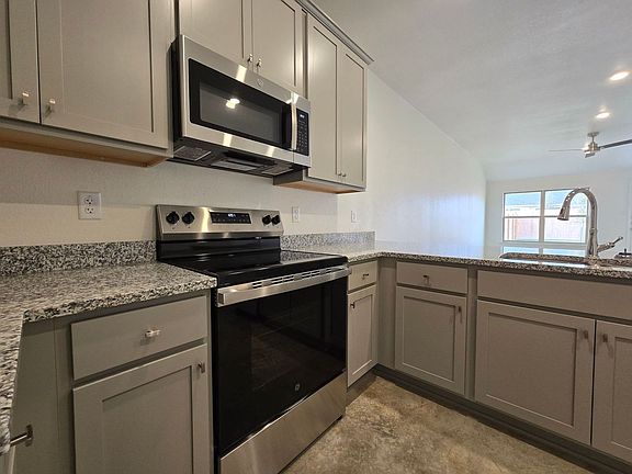 4th image of 907 Cherry Laurel Ln #A/b