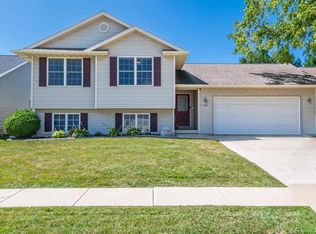 1922 13th St, Silvis, IL 61282