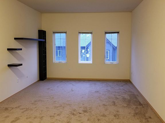 4th image of 1736 10th Ave NE #C209